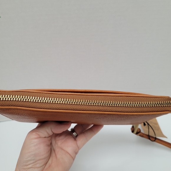 Margot NWT Brown Leather Gabby Single Zip Around Wristlet Wallet - Picture 13 of 15